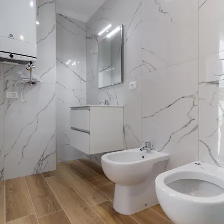 Modern Flat With Shared Pool ביביונה