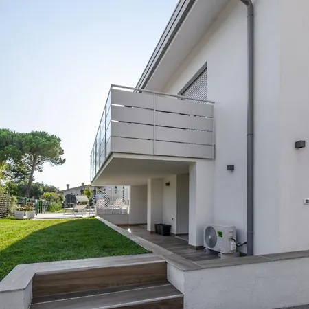 Modern Flat With Shared Pool Lägenhet *