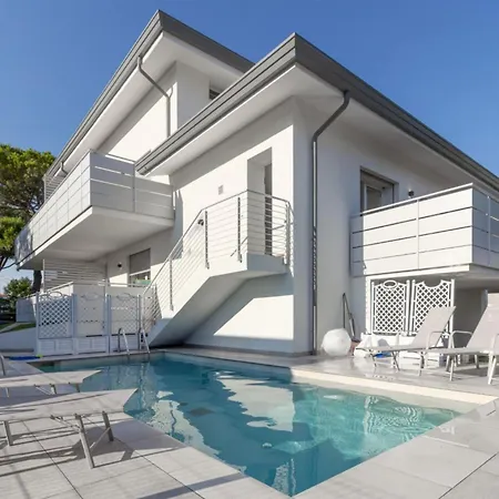 Lägenhet Modern Flat With Shared Pool