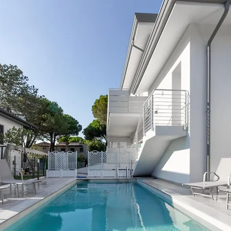 Apartment Modern Flat With Shared Pool